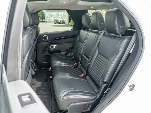 Certified 2024 Land Rover Discovery S image 35