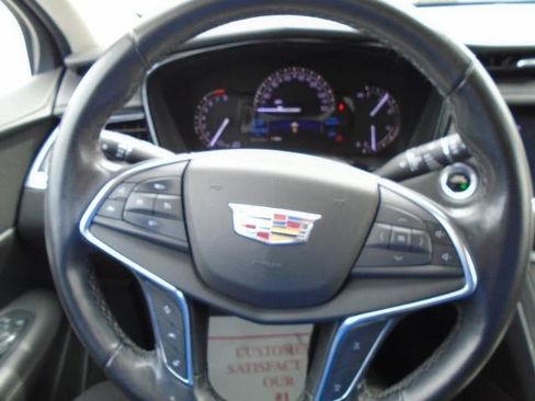 Used 2018 Cadillac XT5 Premium Luxury image 8