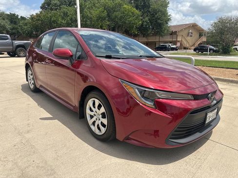 Used 2025 Toyota Corolla LE FWD image 8