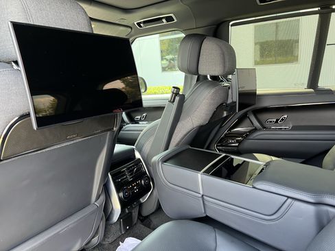 Used 2023 Land Rover Range Rover SV AWD/4WD image 34