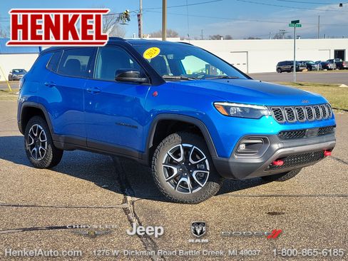 Used 2024 Jeep Compass Trailhawk w/ Trailhawk Elite Group image 1