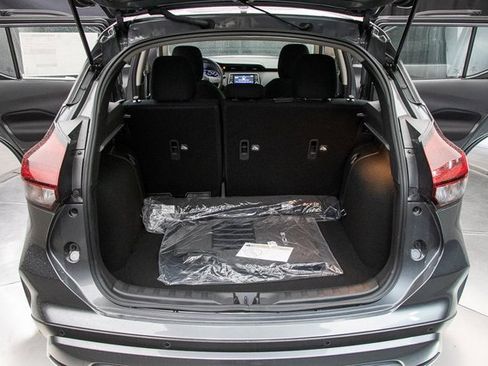 New 2025 Nissan Kicks Play S image 19