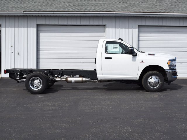 Used 2024 RAM 3500 Tradesman AWD/4WD image 3