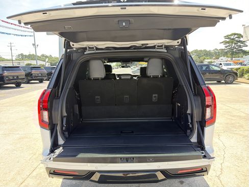 Used 2025 Ford Expedition Platinum w/ Stealth Performance Package AWD/4WD image 8