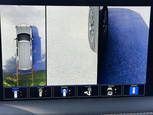 Used 2023 GMC Yukon AT4 w/ Technology Package image 35