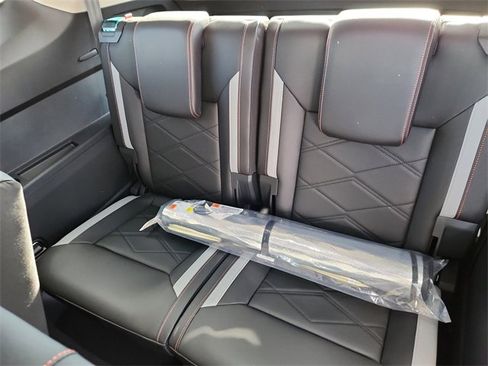 New 2026 Volkswagen Atlas Peak Edition image 9