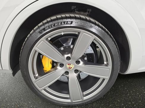 Certified 2023 Porsche Cayenne Turbo S AWD/4WD image 29
