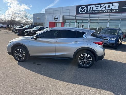 Used 2018 INFINITI QX30 AWD image 8