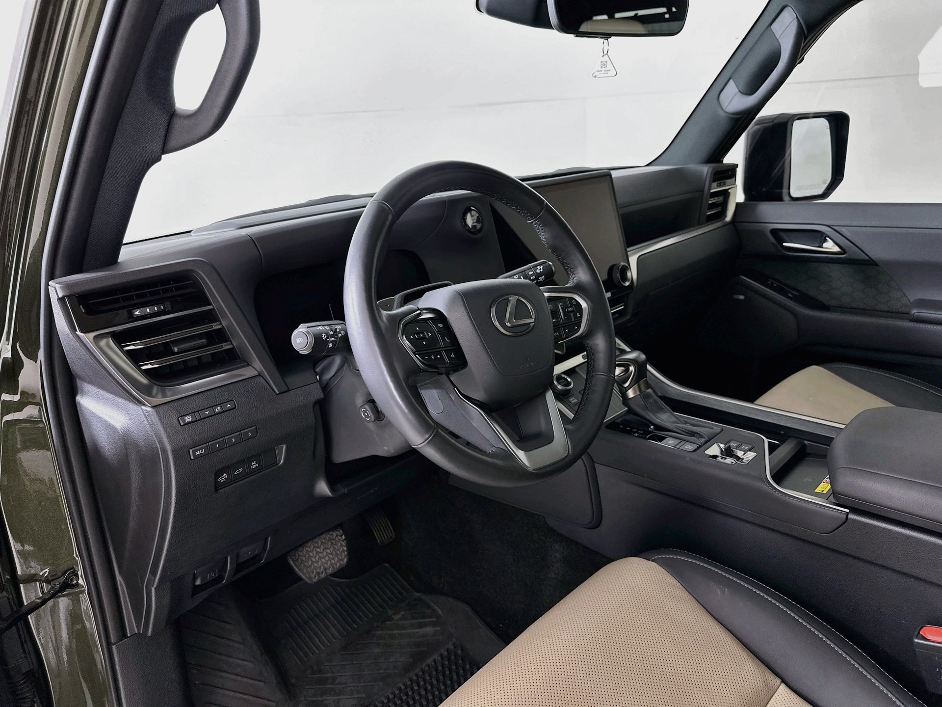 Used 2024 Lexus GX 550 AWD/4WD image 10
