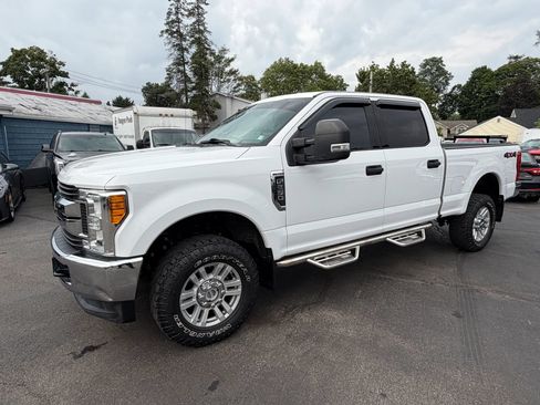 Used 2017 Ford F250 XLT AWD/4WD image 2