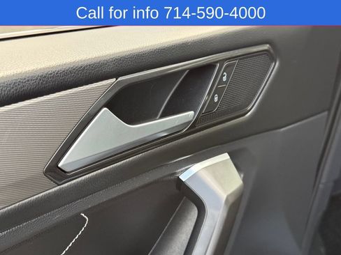 Used 2022 Volkswagen Tiguan SE w/ Panoramic Sunroof Package AWD/4WD image 11