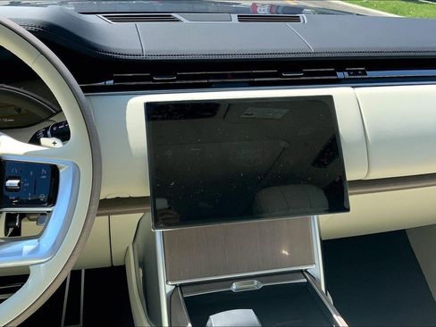 New 2026 Land Rover Range Rover Long Wheelbase SE AWD/4WD image 6