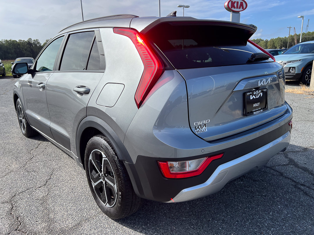 Used 2025 Kia Niro EX FWD image 4
