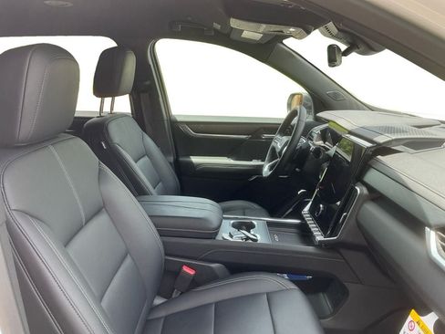 Used 2026 GMC Acadia Elevation w/ Elevation Premium Package FWD image 15