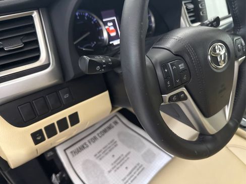 Used 2015 Toyota Highlander XLE FWD image 28