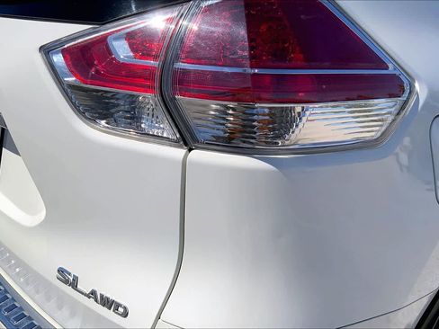 Used 2016 Nissan Rogue SL w/ SL Premium Package image 30