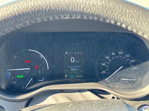 Used 2023 Toyota Sienna XLE image 19