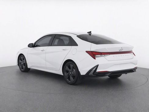 Used 2022 Hyundai Elantra SEL w/ Convenience Package FWD image 4