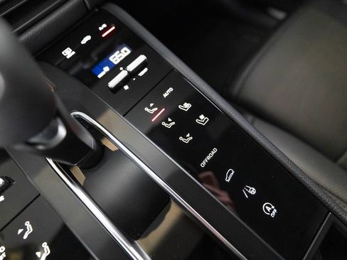 Certified 2026 Porsche Macan S AWD/4WD image 26