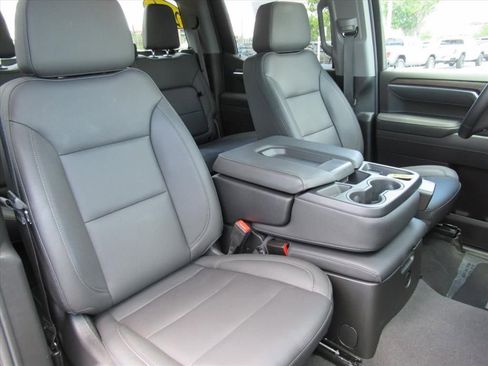 Used 2026 GMC Sierra 1500 SLT AWD/4WD image 9