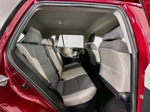 Used 2021 Toyota RAV4 XLE AWD/4WD image 27