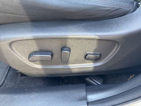 Used 2017 Nissan Rogue SV image 11