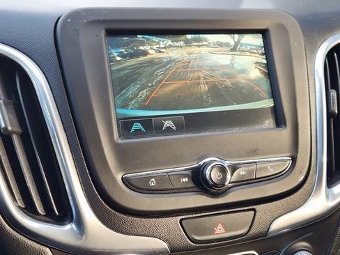 Used 2018 Chevrolet Equinox LT image 6