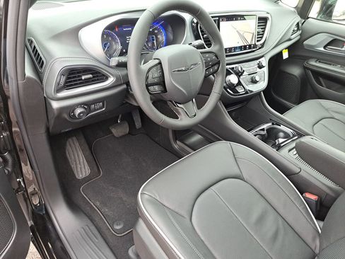 New 2026 Chrysler Pacifica Limited w/ S Appearance Package FWD image 17