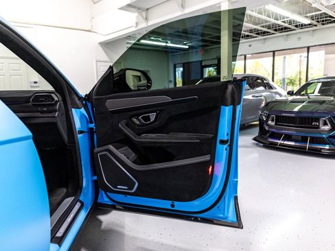 Used 2023 Lamborghini Urus Performante AWD/4WD image 42