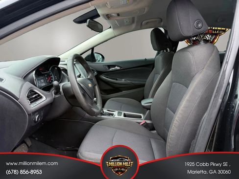 Used 2018 Chevrolet Cruze LS FWD image 2
