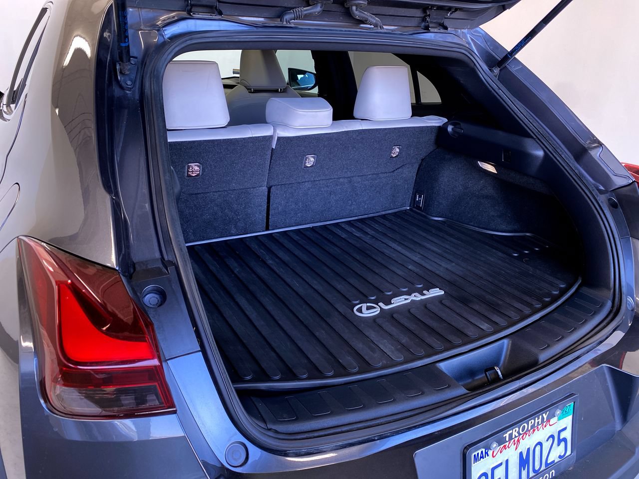 Used 2023 Lexus UX 250h FWD w/ Accessory Package (Z1) image 15