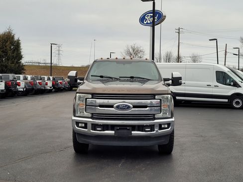 Used 2017 Ford F250 Lariat w/ Chrome Package image 9