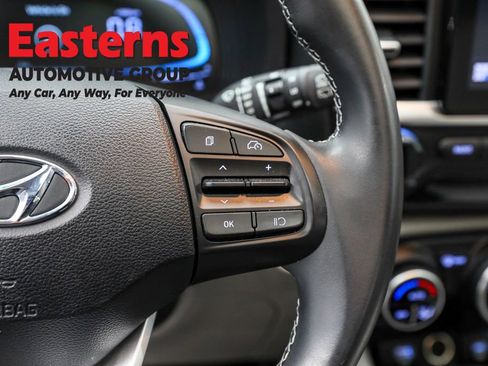 Used 2024 Hyundai Venue SEL image 16