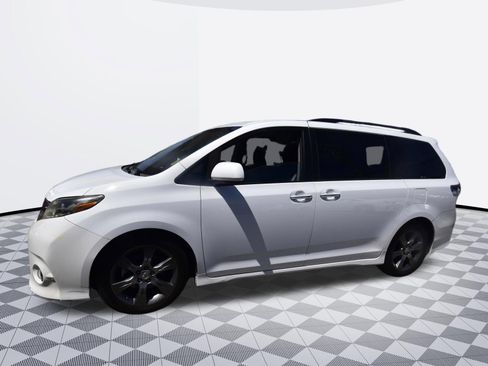 Used 2015 Toyota Sienna SE Premium FWD image 6