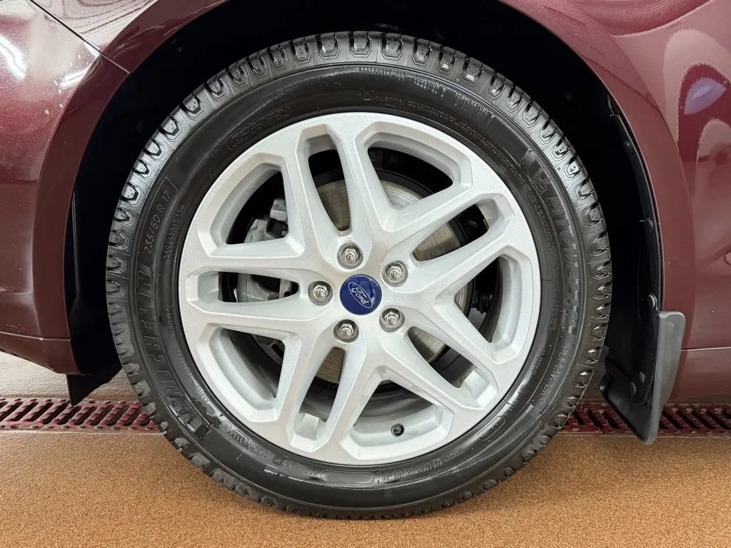 Used 2013 Ford Fusion SE FWD image 8