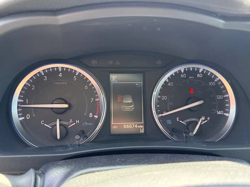 Used 2019 Toyota Highlander SE FWD image 22