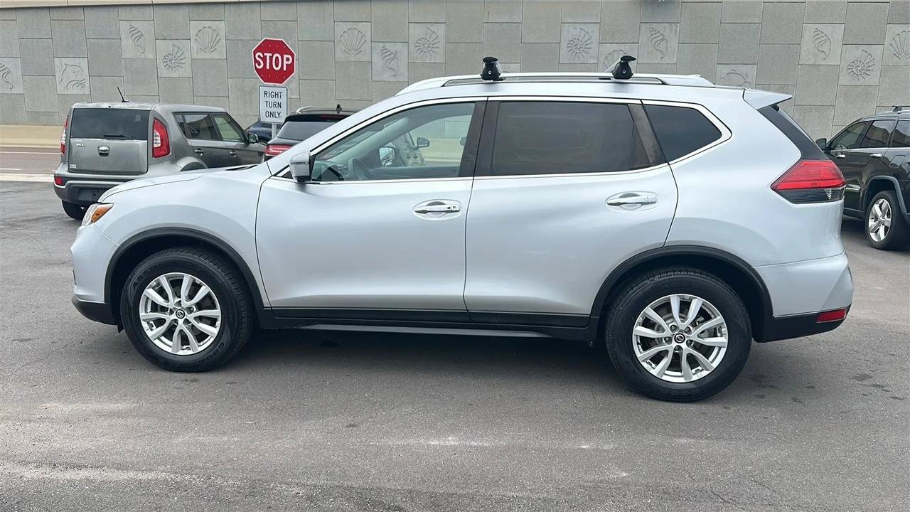 Used 2017 Nissan Rogue SV w/ SV Premium Package AWD/4WD image 14
