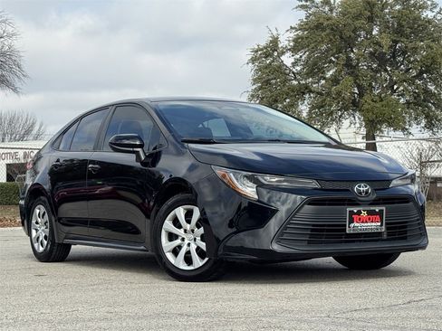 Used 2024 Toyota Corolla LE image 2