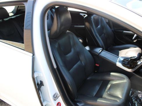 Used 2017 Volvo V60 T5 Premier w/ Convenience Package image 11
