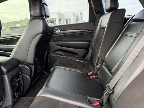 Used 2019 Jeep Grand Cherokee Altitude image 25