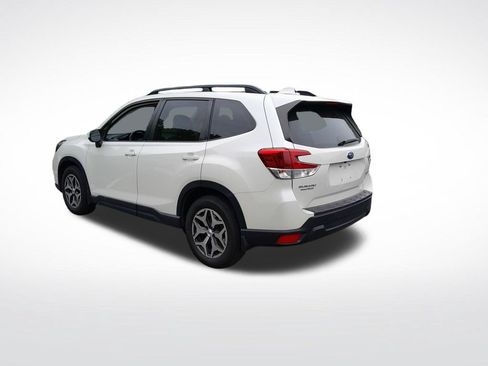 Used 2020 Subaru Forester Premium AWD/4WD image 6