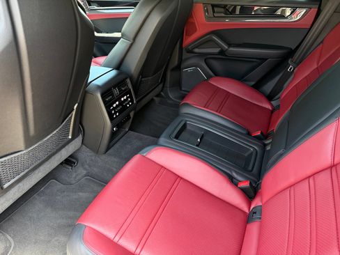 Certified 2024 Porsche Cayenne Turbo GT AWD/4WD image 32