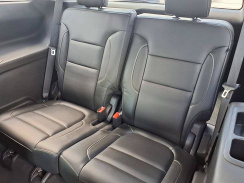 Used 2019 GMC Acadia SLT w/ Black Edition FWD image 18