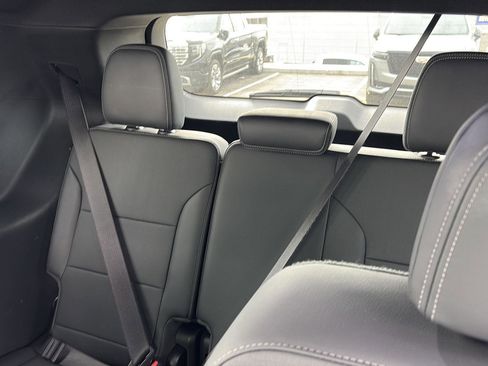 Used 2025 Buick Enclave Preferred image 9