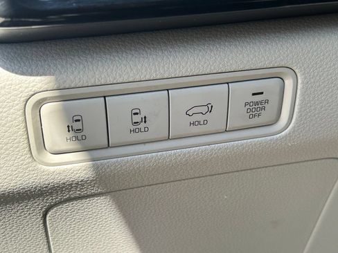Used 2023 Kia Carnival EX FWD image 25