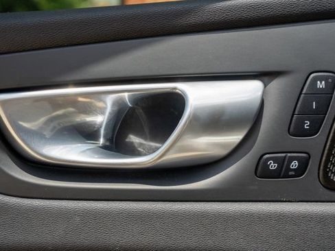 Used 2024 Volvo XC60 B5 Plus w/ Protection Package Premier AWD/4WD image 37
