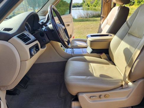 Used 2012 Cadillac Escalade Luxury image 34