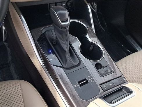 Used 2021 Toyota Highlander Limited image 32