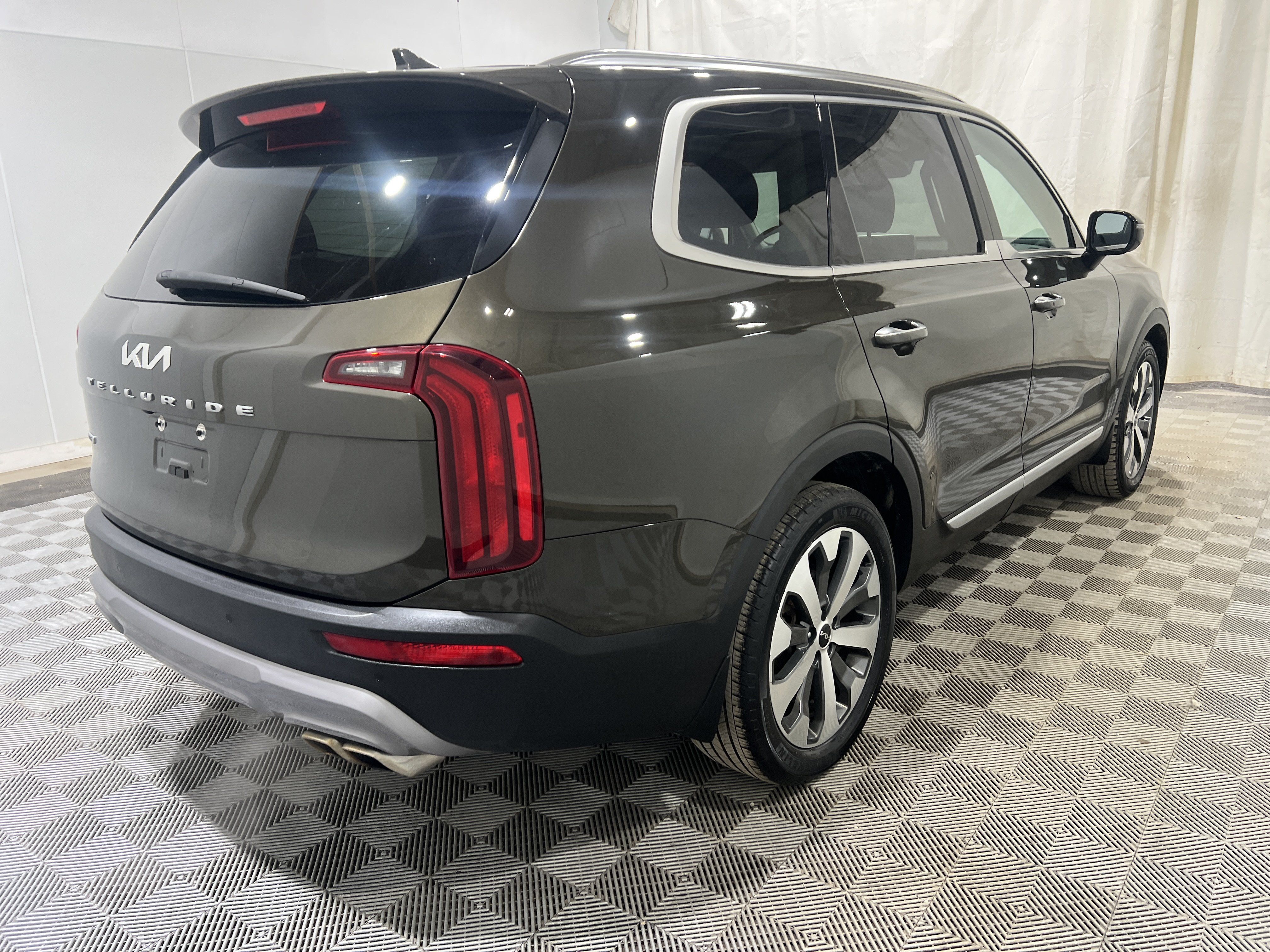 Used 2022 Kia Telluride SX AWD/4WD image 3