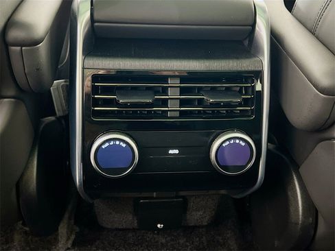 Used 2025 Land Rover Range Rover Long Wheelbase SE image 27